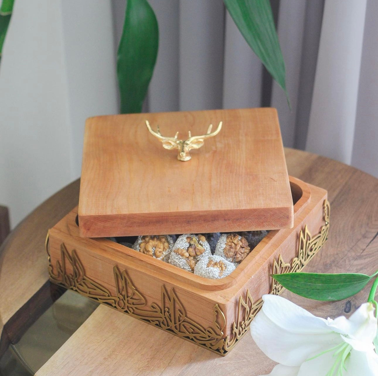 Steel-wooden candy box